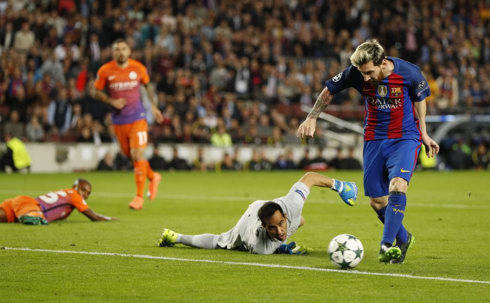 Messi salta Bravo e appoggia in rete: 1-0 Barcellona. Action